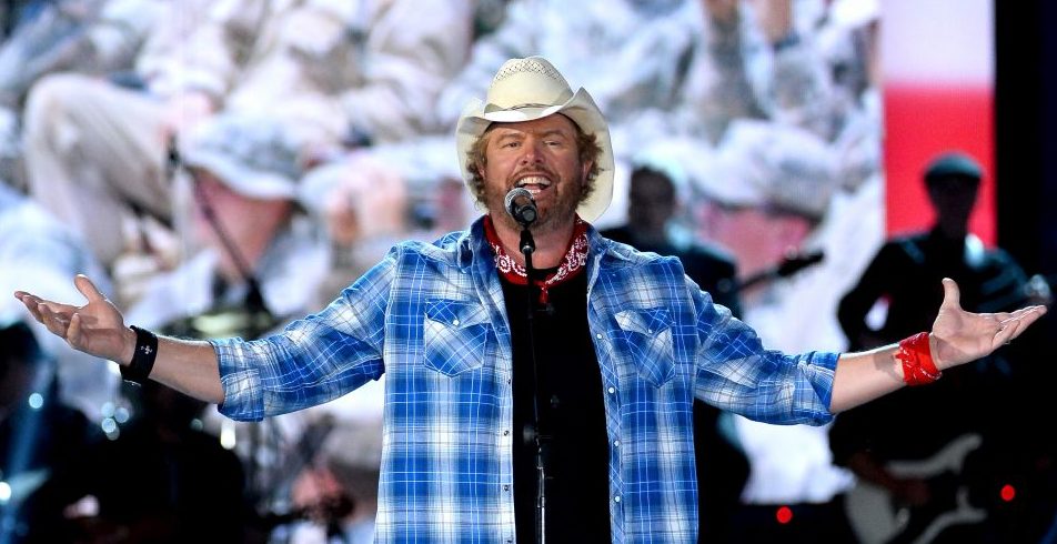 [watch] Toby Keith Surprises Philadelphia Wedding Couple