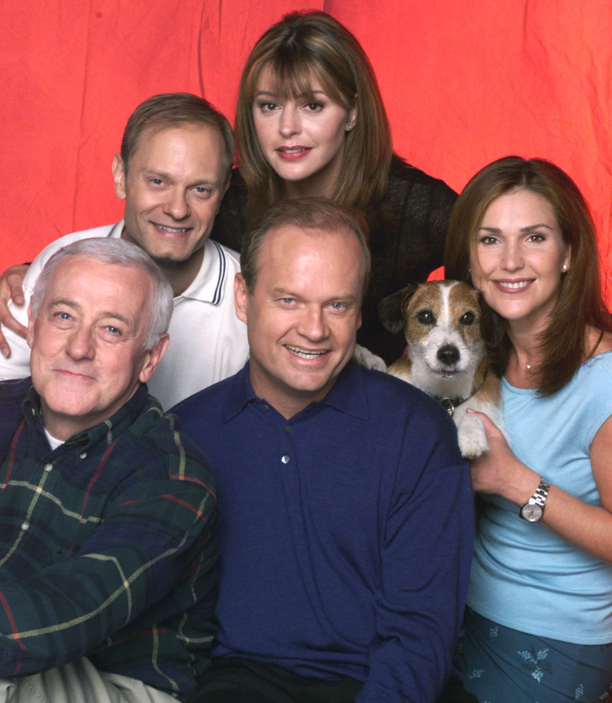 Cast Members Of Nbc Television Comedy Series "Frasier." Pictured: (L-R) Actors David Hyde Pierce As Dr. Niles Crane, Jane Leeves As Daphne Moon, John Mahoney As Martin Crane, Kelsey Grammer As Dr. Frasier Crane, Moose (Dog) As Eddie, And Peri Gilpin As Roz Doyle.