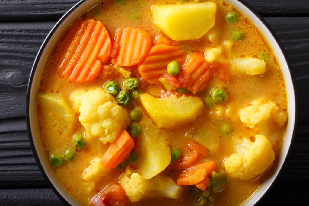 Roasted Cauliflower And Potato Curry Soup