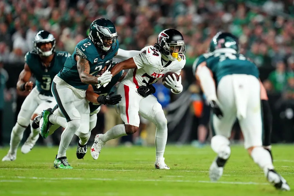 PHILADELPHIA, PENNSYLVANIA - SEPTEMBER 16: Ray-Ray McCloud III #34 of the Atlanta Falcons makes a catch against Darius Slay Jr. #2 of the Philadelphia Eagles during the second quarter in the game at Lincoln Financial Field on September 16, 2024 in Philadelphia, Pennsylvania.